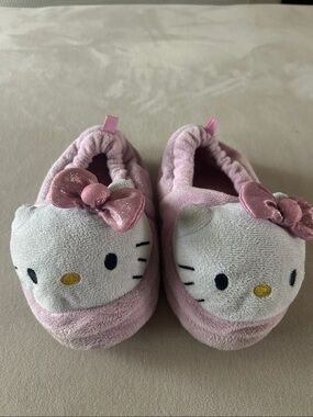 Hello Kitty Pink Plush Slip-On Kids Footies with Bow Accent
